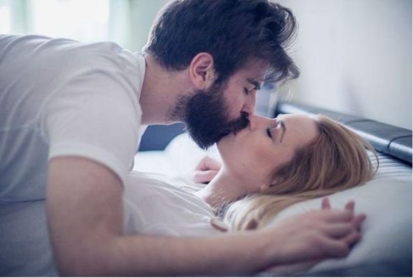 Comment mieux embrasser : 26 conseils et astuces d’experts du sexe